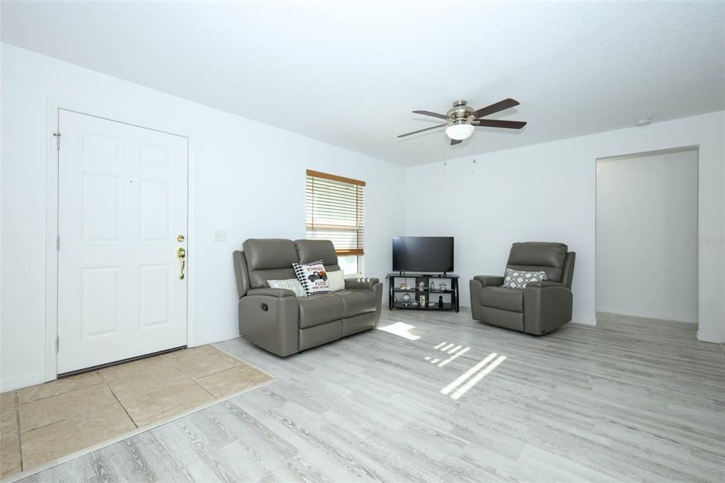 For Sale: $315,000 (3 beds, 2 baths, 1298 Square Feet)