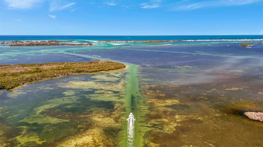 Под контрактом: $420,000 (3 спален, 2 ванн, 1738 Квадратных фут)