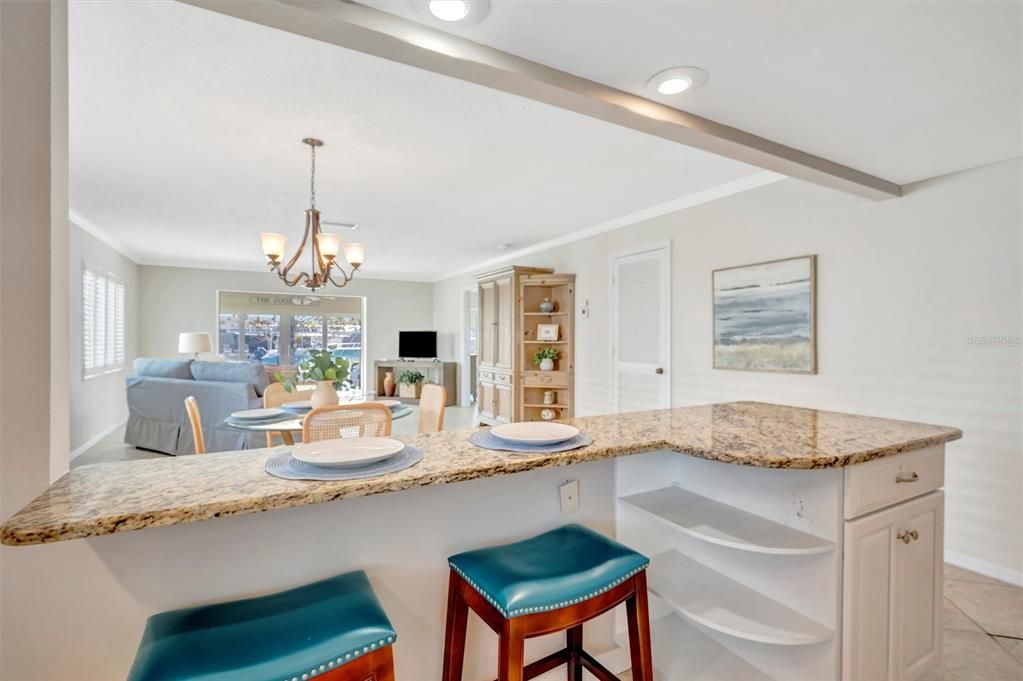 Под контрактом: $420,000 (3 спален, 2 ванн, 1738 Квадратных фут)