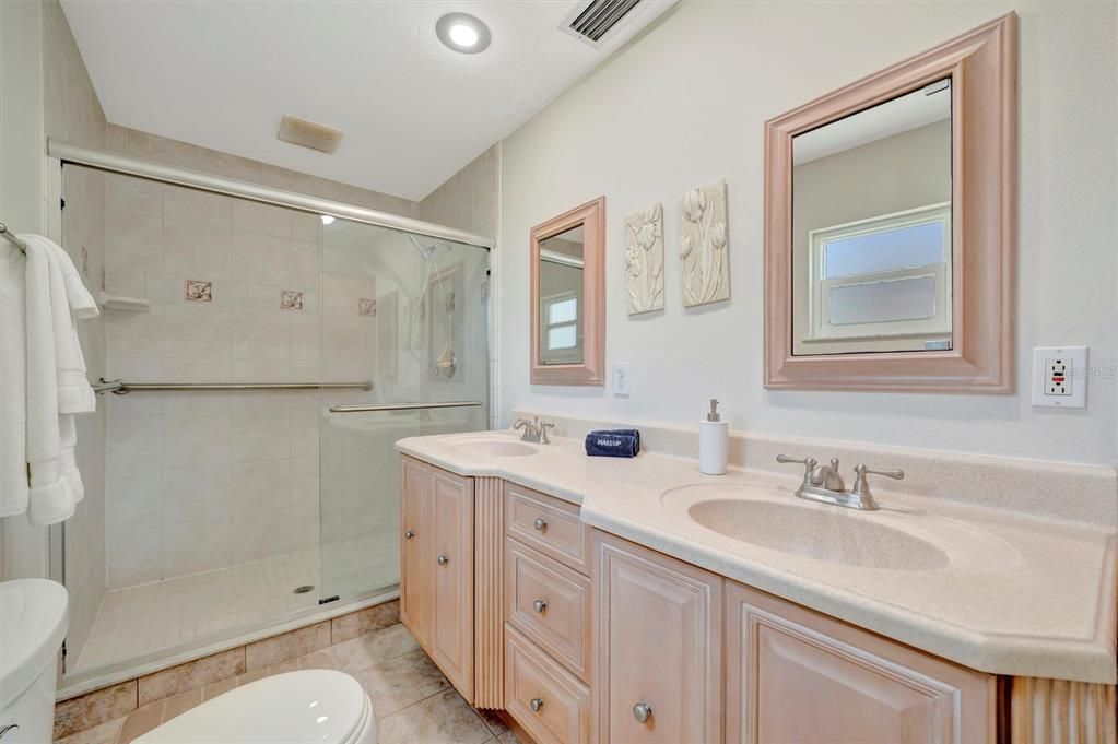 Под контрактом: $420,000 (3 спален, 2 ванн, 1738 Квадратных фут)