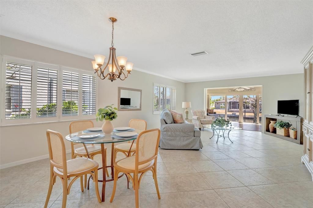 Под контрактом: $420,000 (3 спален, 2 ванн, 1738 Квадратных фут)