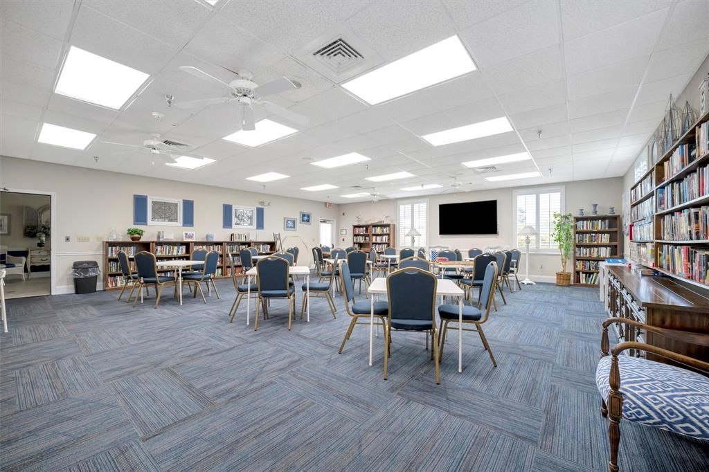 Под контрактом: $420,000 (3 спален, 2 ванн, 1738 Квадратных фут)