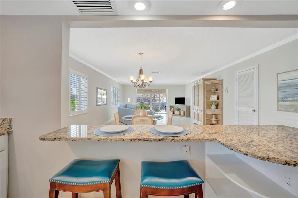 Под контрактом: $420,000 (3 спален, 2 ванн, 1738 Квадратных фут)