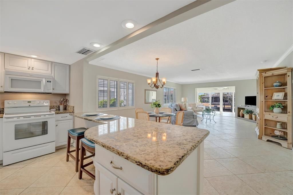 Под контрактом: $420,000 (3 спален, 2 ванн, 1738 Квадратных фут)