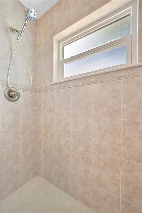 Под контрактом: $420,000 (3 спален, 2 ванн, 1738 Квадратных фут)