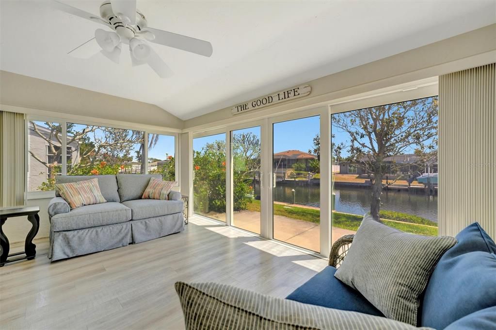 Под контрактом: $420,000 (3 спален, 2 ванн, 1738 Квадратных фут)