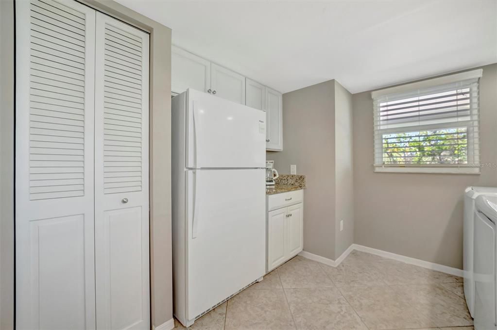 Под контрактом: $420,000 (3 спален, 2 ванн, 1738 Квадратных фут)