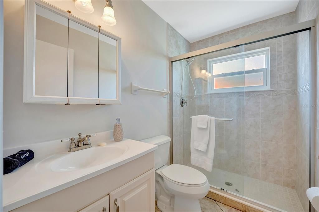 Под контрактом: $420,000 (3 спален, 2 ванн, 1738 Квадратных фут)