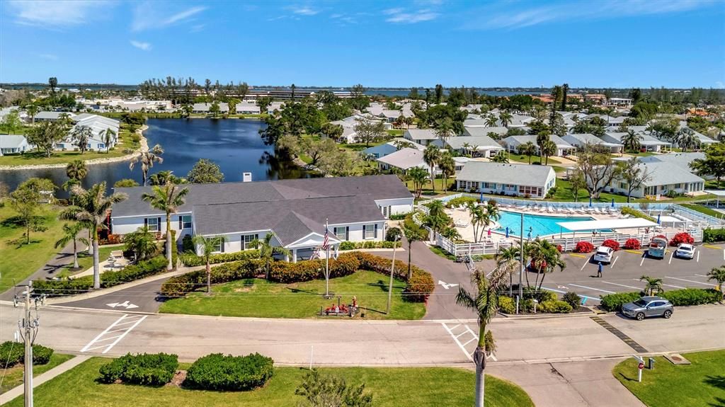 Под контрактом: $420,000 (3 спален, 2 ванн, 1738 Квадратных фут)