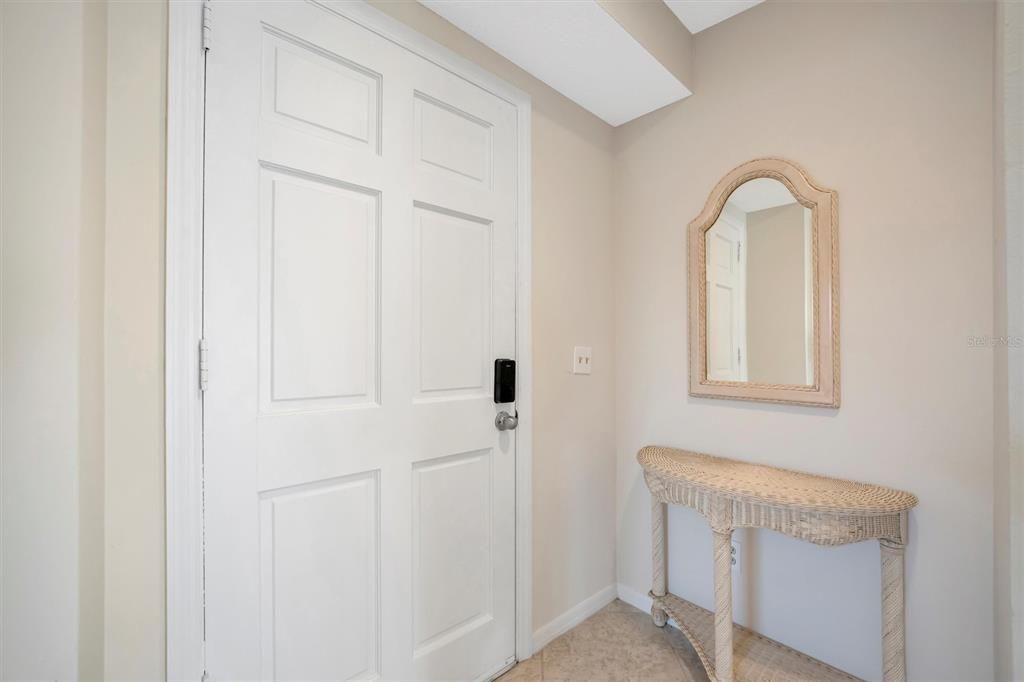 Под контрактом: $420,000 (3 спален, 2 ванн, 1738 Квадратных фут)