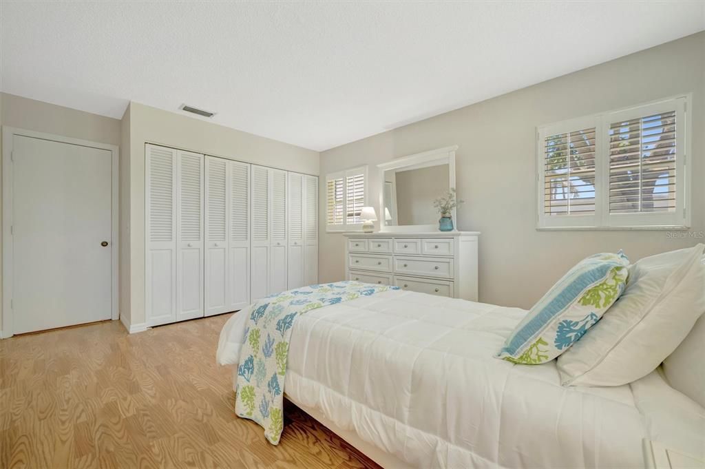 Под контрактом: $420,000 (3 спален, 2 ванн, 1738 Квадратных фут)