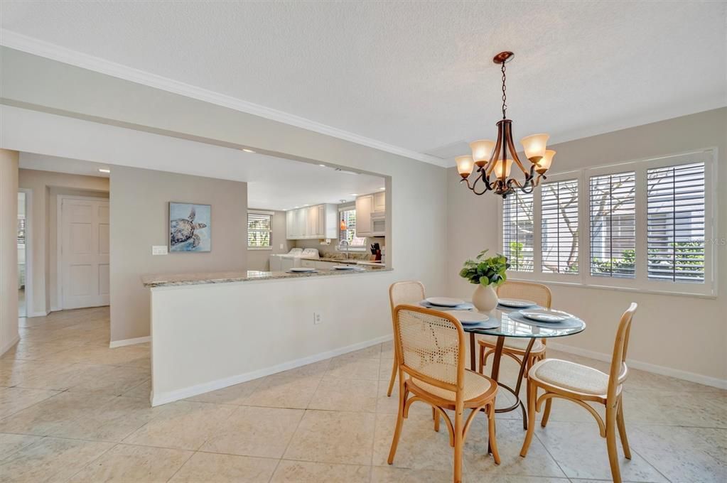 Под контрактом: $420,000 (3 спален, 2 ванн, 1738 Квадратных фут)