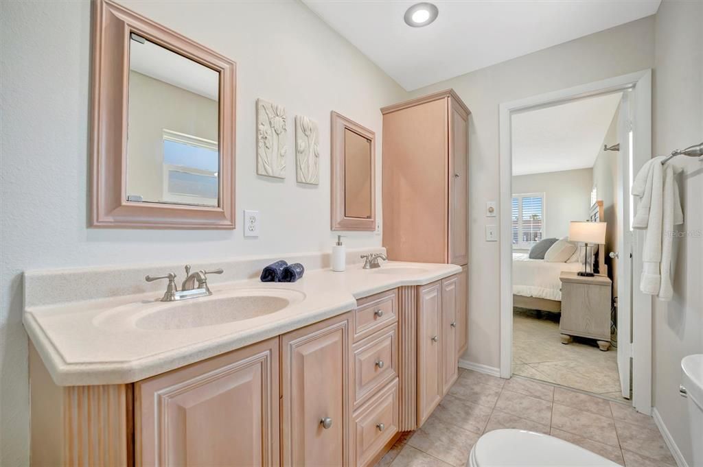 Под контрактом: $420,000 (3 спален, 2 ванн, 1738 Квадратных фут)