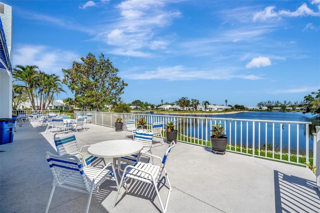 Под контрактом: $420,000 (3 спален, 2 ванн, 1738 Квадратных фут)