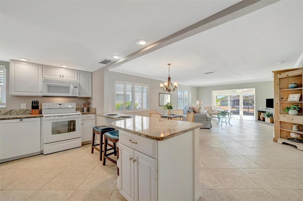 Под контрактом: $420,000 (3 спален, 2 ванн, 1738 Квадратных фут)