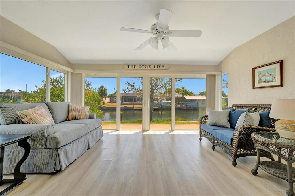 Под контрактом: $420,000 (3 спален, 2 ванн, 1738 Квадратных фут)