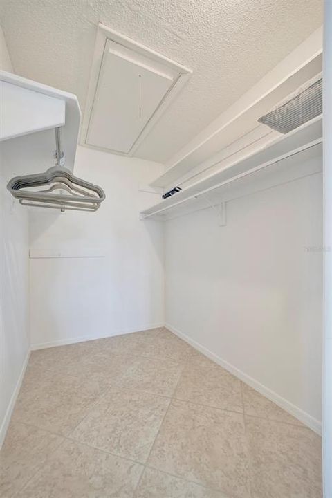 Под контрактом: $420,000 (3 спален, 2 ванн, 1738 Квадратных фут)