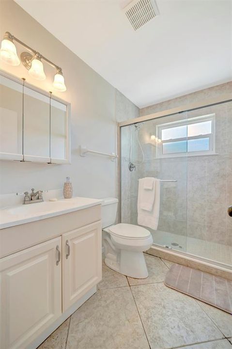 Под контрактом: $420,000 (3 спален, 2 ванн, 1738 Квадратных фут)