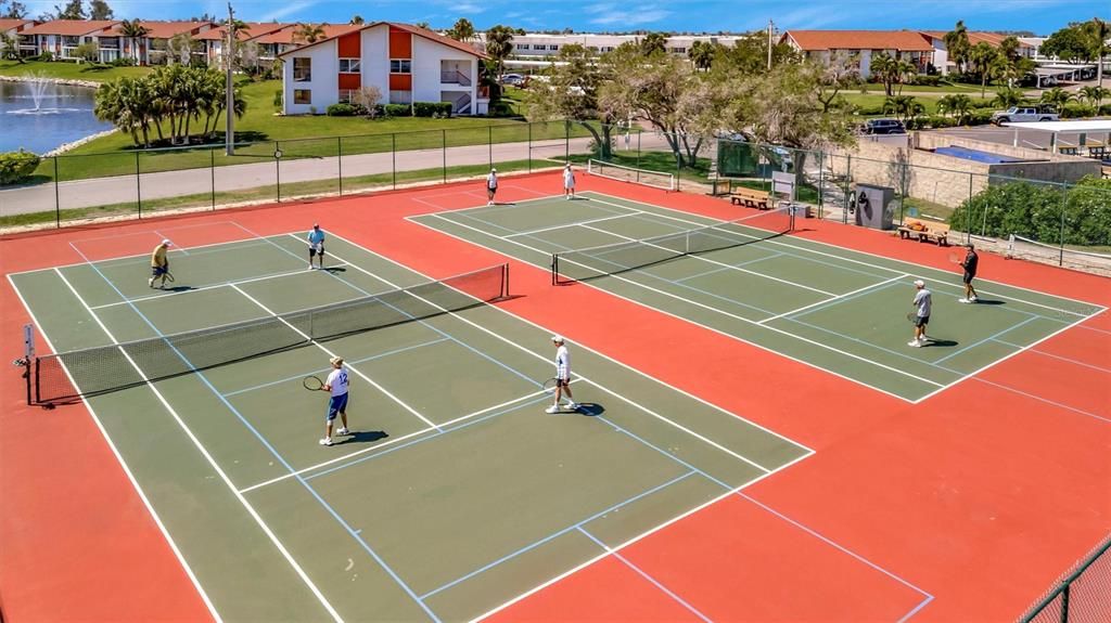 Под контрактом: $420,000 (3 спален, 2 ванн, 1738 Квадратных фут)