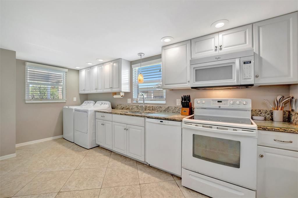 Под контрактом: $420,000 (3 спален, 2 ванн, 1738 Квадратных фут)