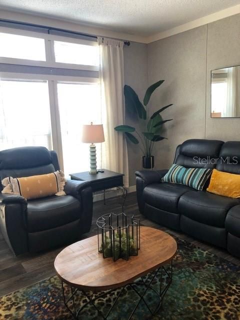 En Venta: $282,900 (3 camas, 2 baños, 1040 Pies cuadrados)