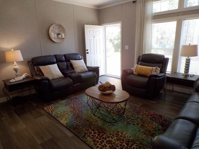 En Venta: $282,900 (3 camas, 2 baños, 1040 Pies cuadrados)