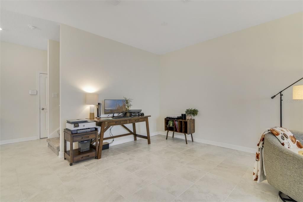 Activo con contrato: $369,500 (3 camas, 2 baños, 2016 Pies cuadrados)