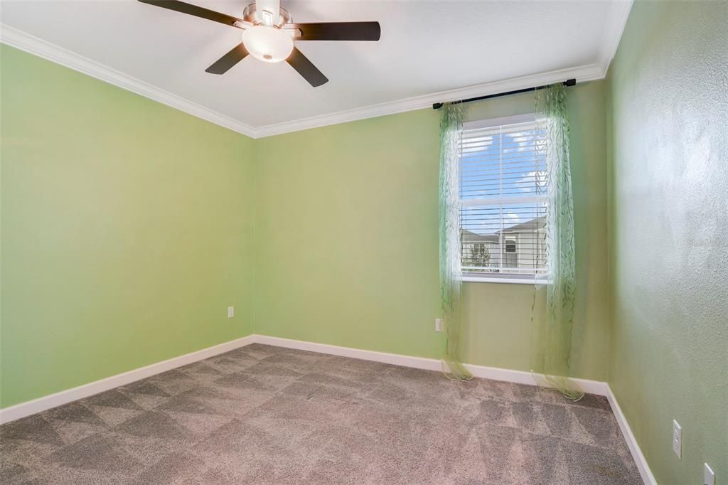 Activo con contrato: $369,500 (3 camas, 2 baños, 2016 Pies cuadrados)