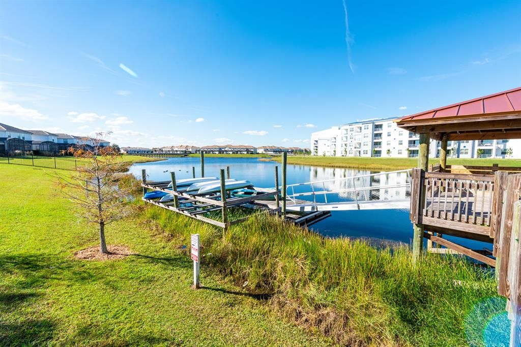 Activo con contrato: $369,500 (3 camas, 2 baños, 2016 Pies cuadrados)