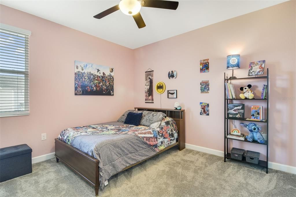 Activo con contrato: $369,500 (3 camas, 2 baños, 2016 Pies cuadrados)