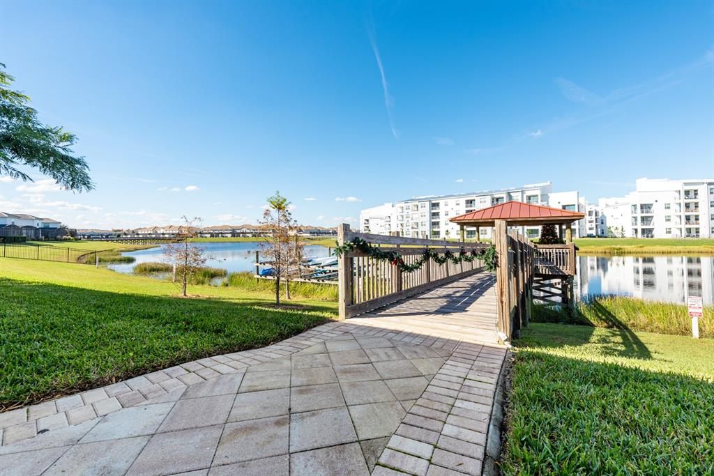 Activo con contrato: $369,500 (3 camas, 2 baños, 2016 Pies cuadrados)