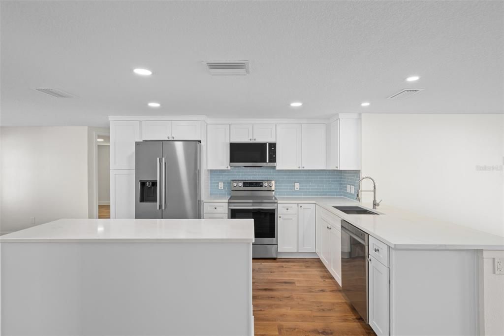 En Venta: $499,000 (4 camas, 3 baños, 1553 Pies cuadrados)