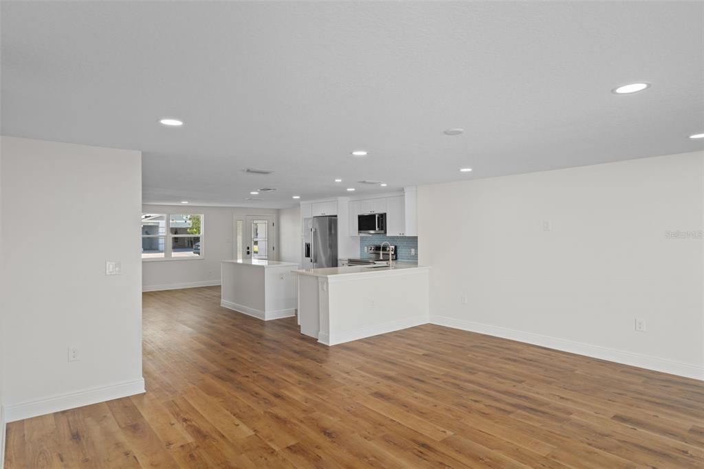 En Venta: $499,000 (4 camas, 3 baños, 1553 Pies cuadrados)