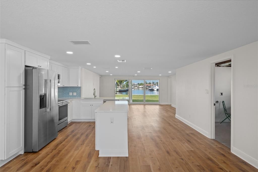 En Venta: $499,000 (4 camas, 3 baños, 1553 Pies cuadrados)