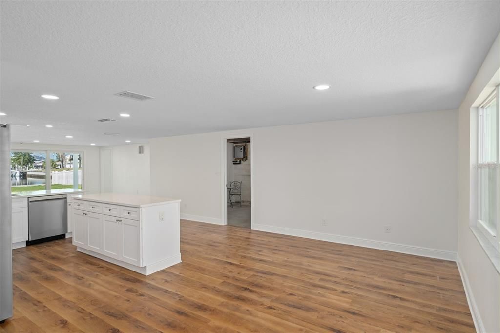 En Venta: $499,000 (4 camas, 3 baños, 1553 Pies cuadrados)