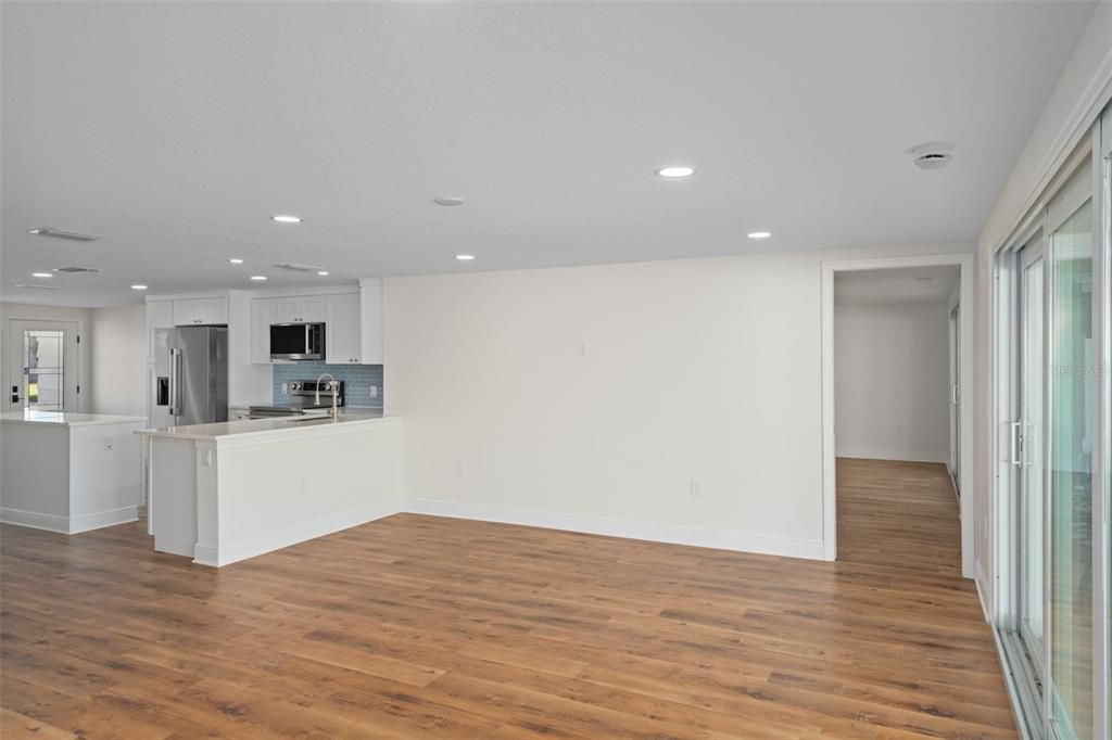 En Venta: $499,000 (4 camas, 3 baños, 1553 Pies cuadrados)