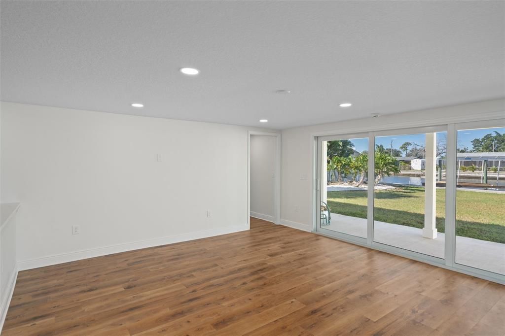 En Venta: $499,000 (4 camas, 3 baños, 1553 Pies cuadrados)