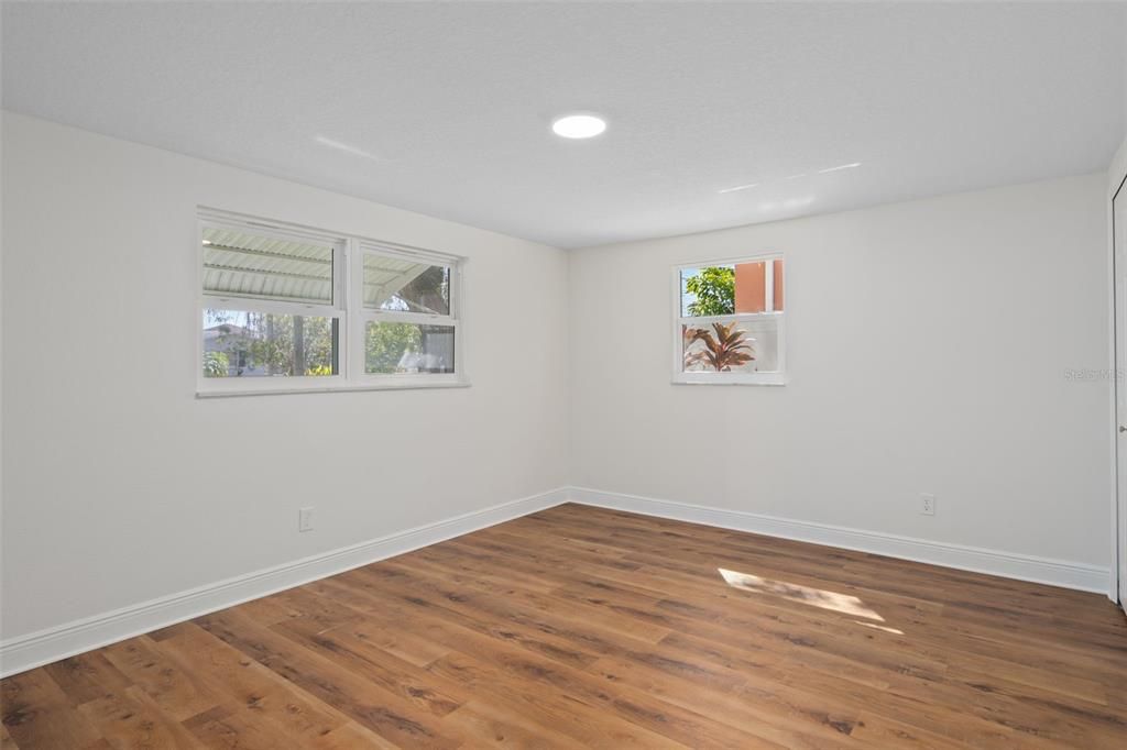 En Venta: $499,000 (4 camas, 3 baños, 1553 Pies cuadrados)