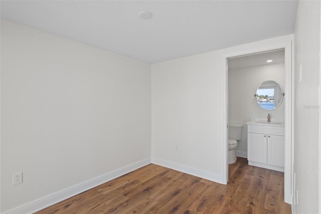 En Venta: $499,000 (4 camas, 3 baños, 1553 Pies cuadrados)