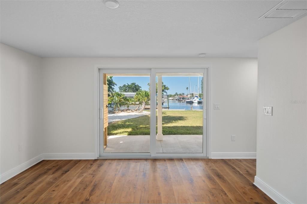 En Venta: $499,000 (4 camas, 3 baños, 1553 Pies cuadrados)