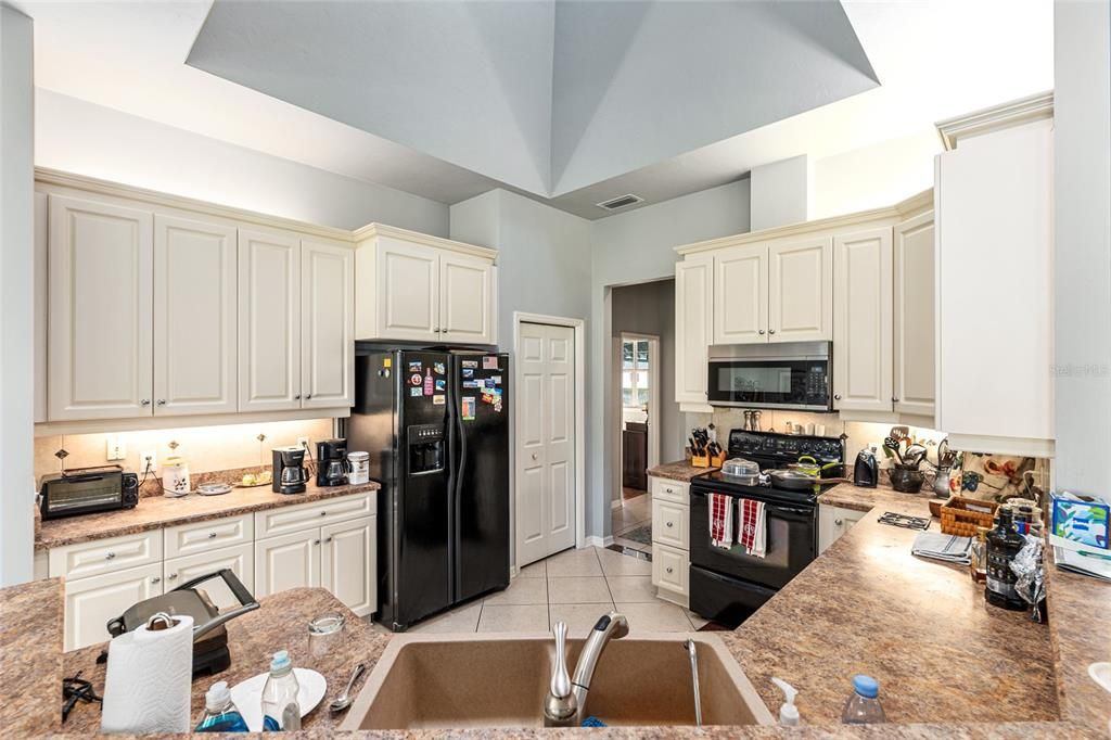 For Sale: $339,900 (3 beds, 2 baths, 2145 Square Feet)