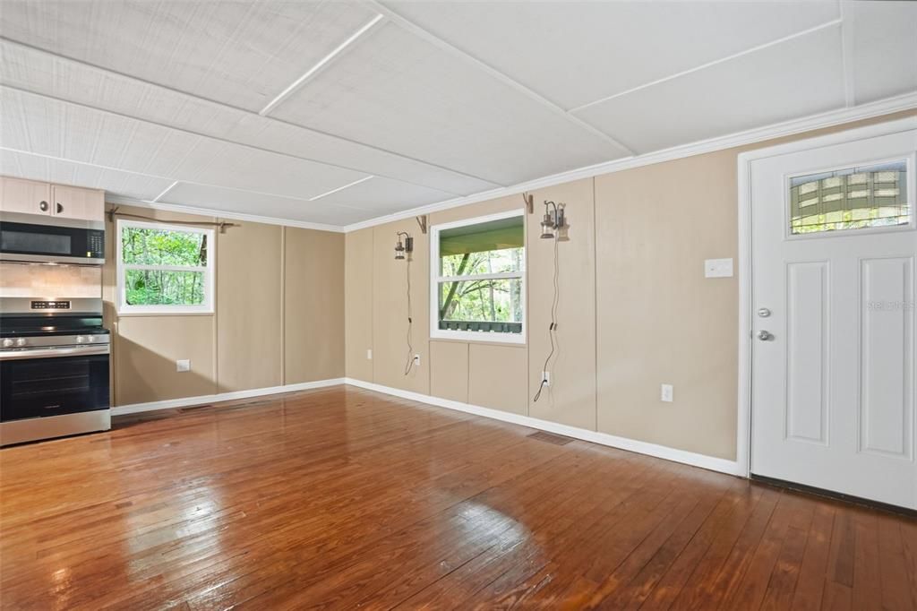 For Sale: $169,000 (1 beds, 1 baths, 600 Square Feet)