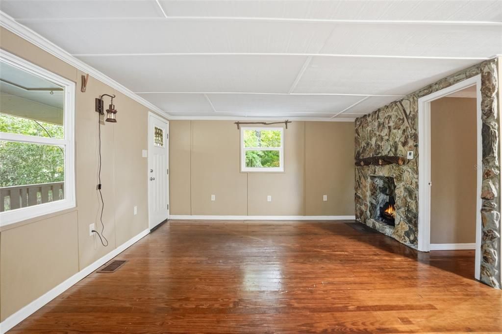 For Sale: $169,000 (1 beds, 1 baths, 600 Square Feet)