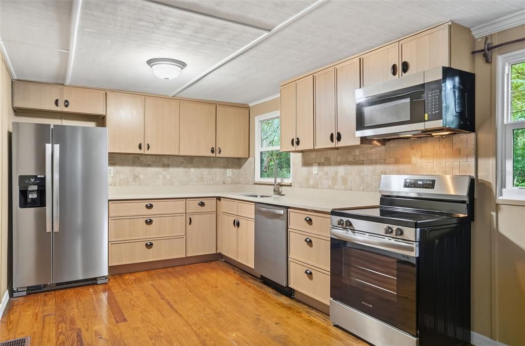 For Sale: $169,000 (1 beds, 1 baths, 600 Square Feet)