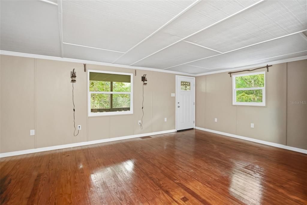 For Sale: $169,000 (1 beds, 1 baths, 600 Square Feet)