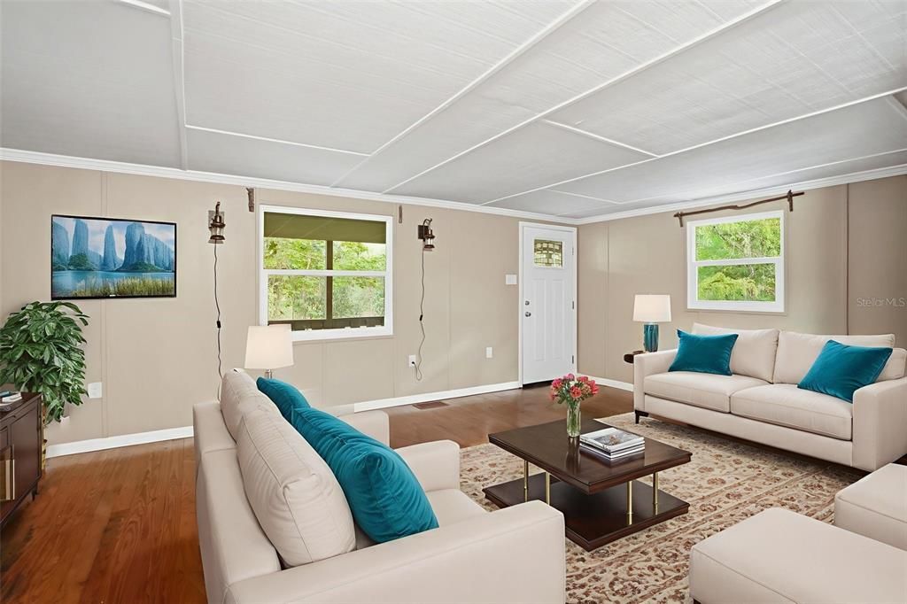 For Sale: $169,000 (1 beds, 1 baths, 600 Square Feet)