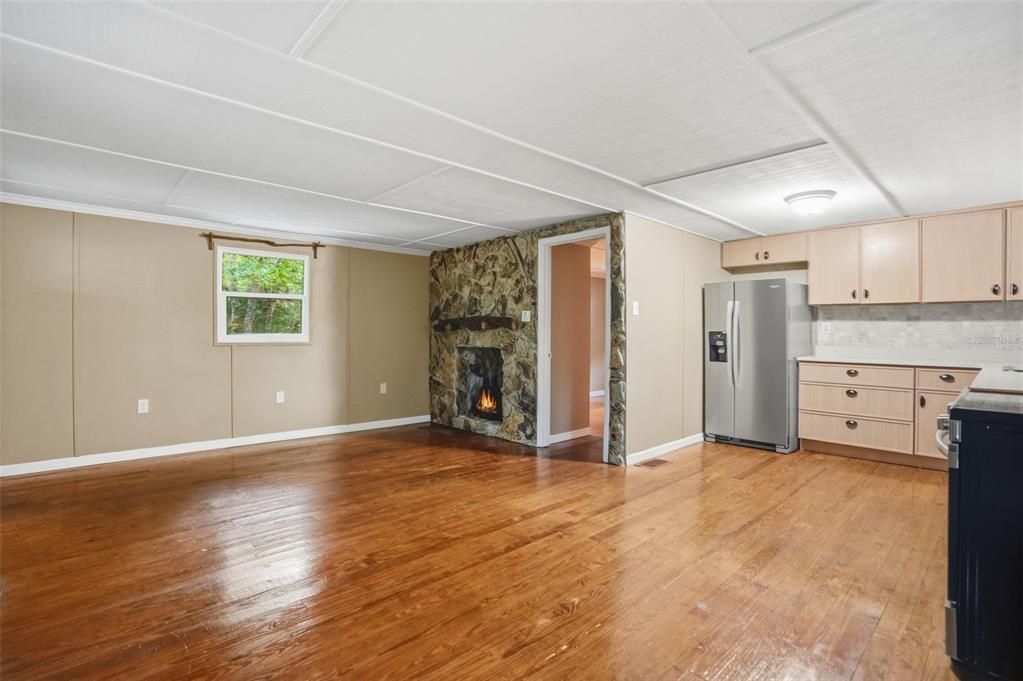 For Sale: $169,000 (1 beds, 1 baths, 600 Square Feet)