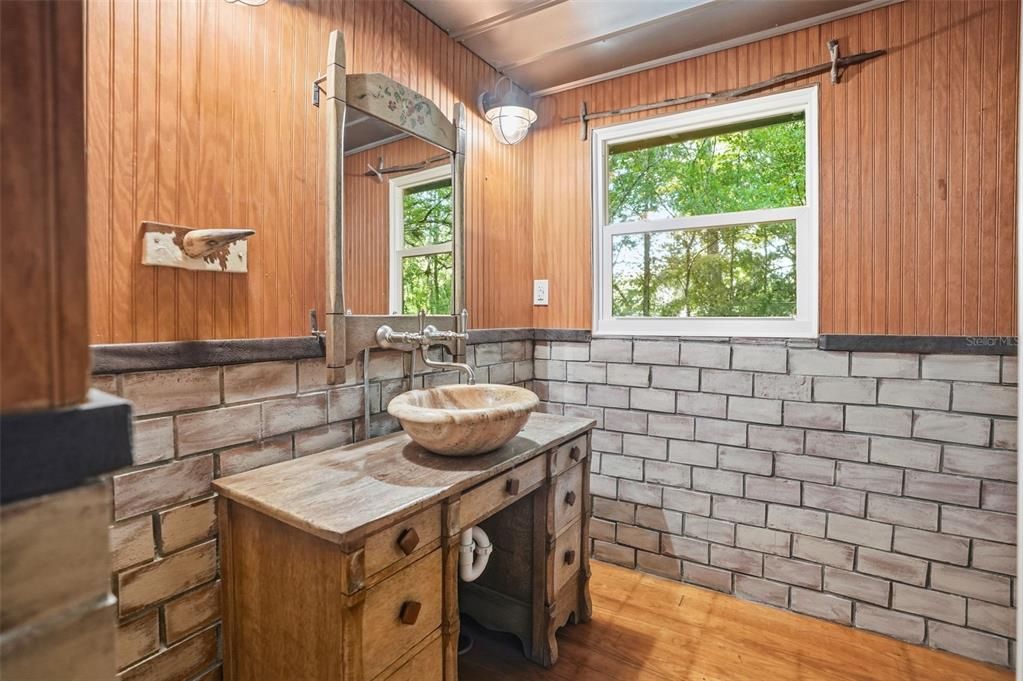 For Sale: $169,000 (1 beds, 1 baths, 600 Square Feet)