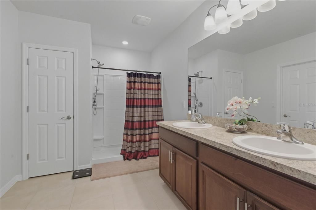 For Sale: $418,900 (3 beds, 2 baths, 1747 Square Feet)