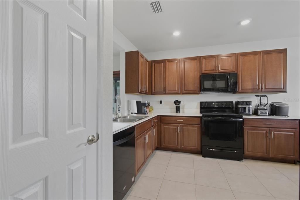 For Sale: $418,900 (3 beds, 2 baths, 1747 Square Feet)